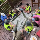 Junior Rangers and facilitators preparing the Niau midribs
