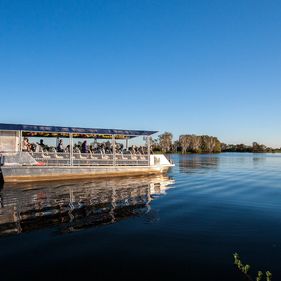 Yellow water sunrise boat cruise| credit parks australia.