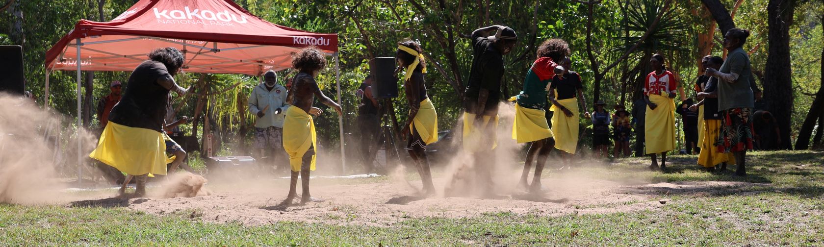 Manmoyi dancers